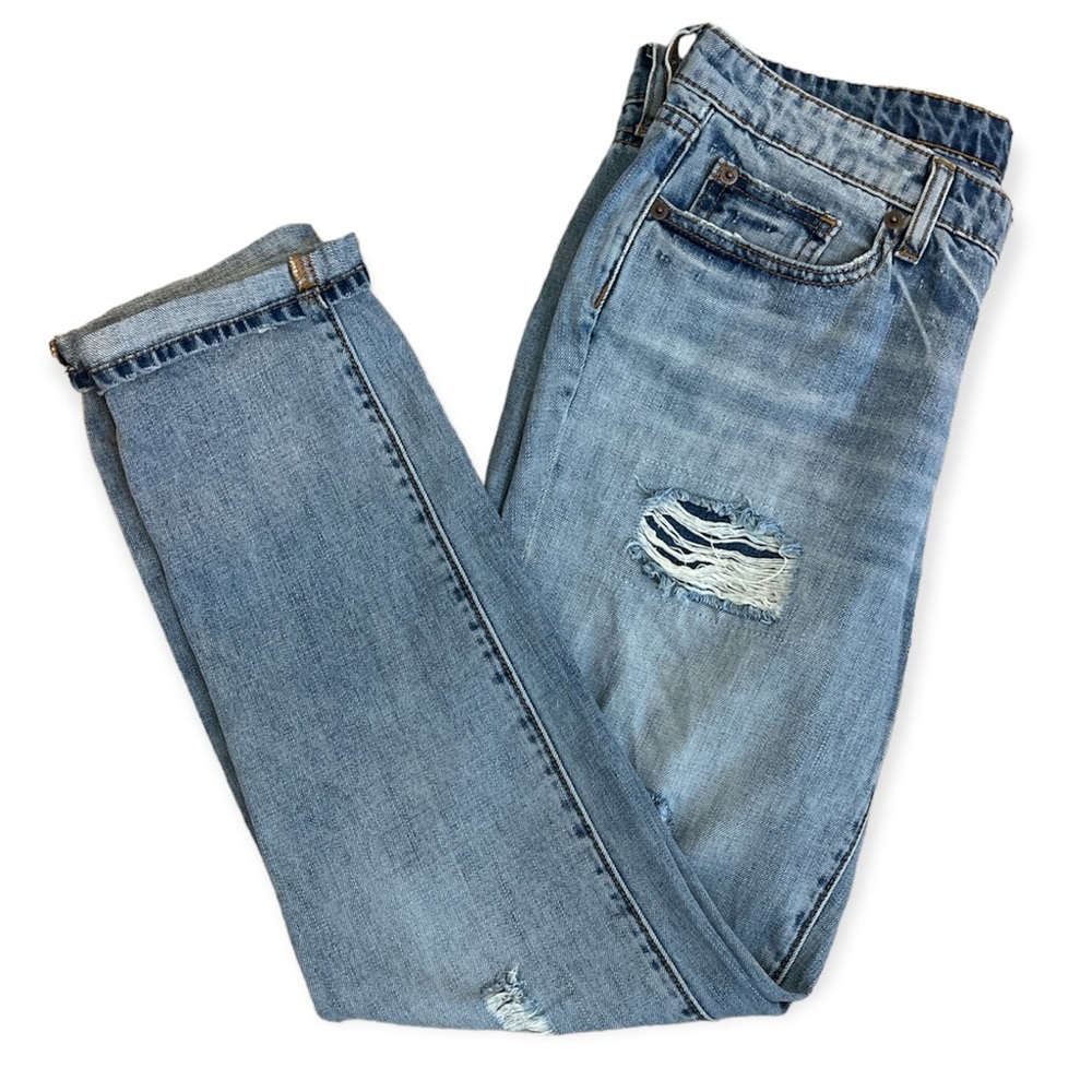 GAP sexy boyfriend Fit Women’s Light Wash Rip Jeans Size 8/29 R